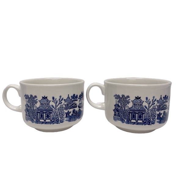 Blue Willow Pattern Mugs Blue & White Made in Churchill, England Set of 2 - Picture 3 of 8